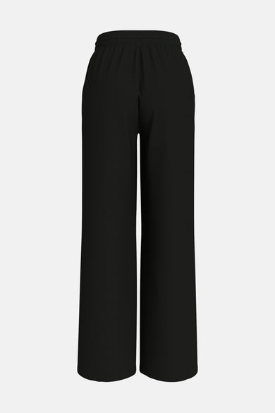 Pantalon noir décontracté de VILA, coupe large et fluide, sur fond uni.