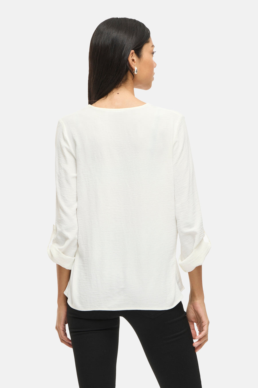Witte blouse met lange mouwen van VILA, met opgerolde mouwen en afgeronde zoom, achterzijde.