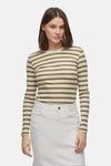 Kaki T-shirt met lange mouwen van VILA®, met horizontale strepen, gedragen met een witte rok.