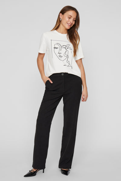 T-shirt blanc à manches courtes de VILA®, avec imprimé de visage minimaliste noir.