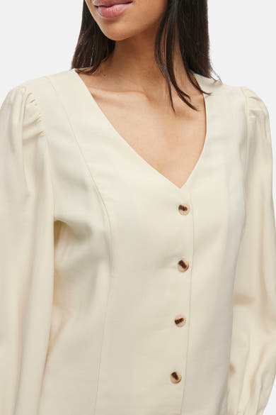Beige blouse met lange mouwen van VILA, met een geknoopte V-hals.
