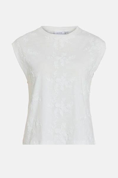Top blanc de VILA orné de broderies florales ton sur ton.
