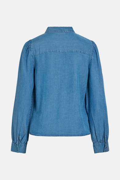 Chemise en denim bleu clair de VILA®, manches longues bouffantes et détails de couture.