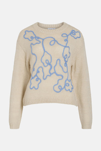 Beige ronde hals trui van VILA met geborduurde blauwe bloemenprint op de voorkant.