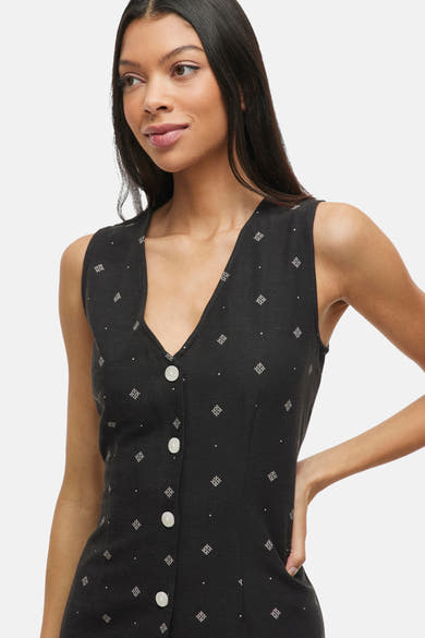 Zwarte jurk met knopen van VILA®, met discreet patroon en mouwloze snit.