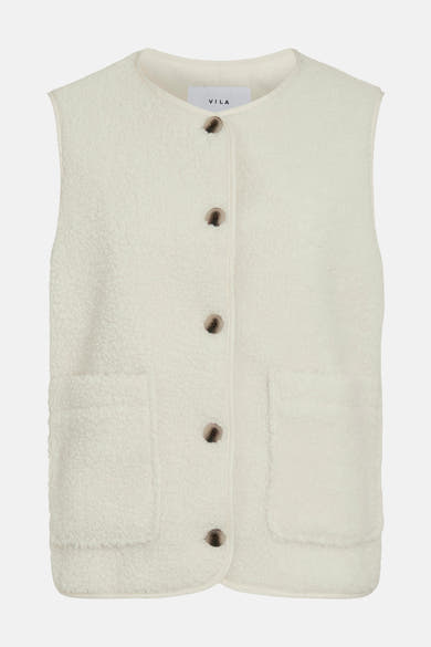 Gilet écru de VILA avec une texture sherpa douce et des boutons marron.
