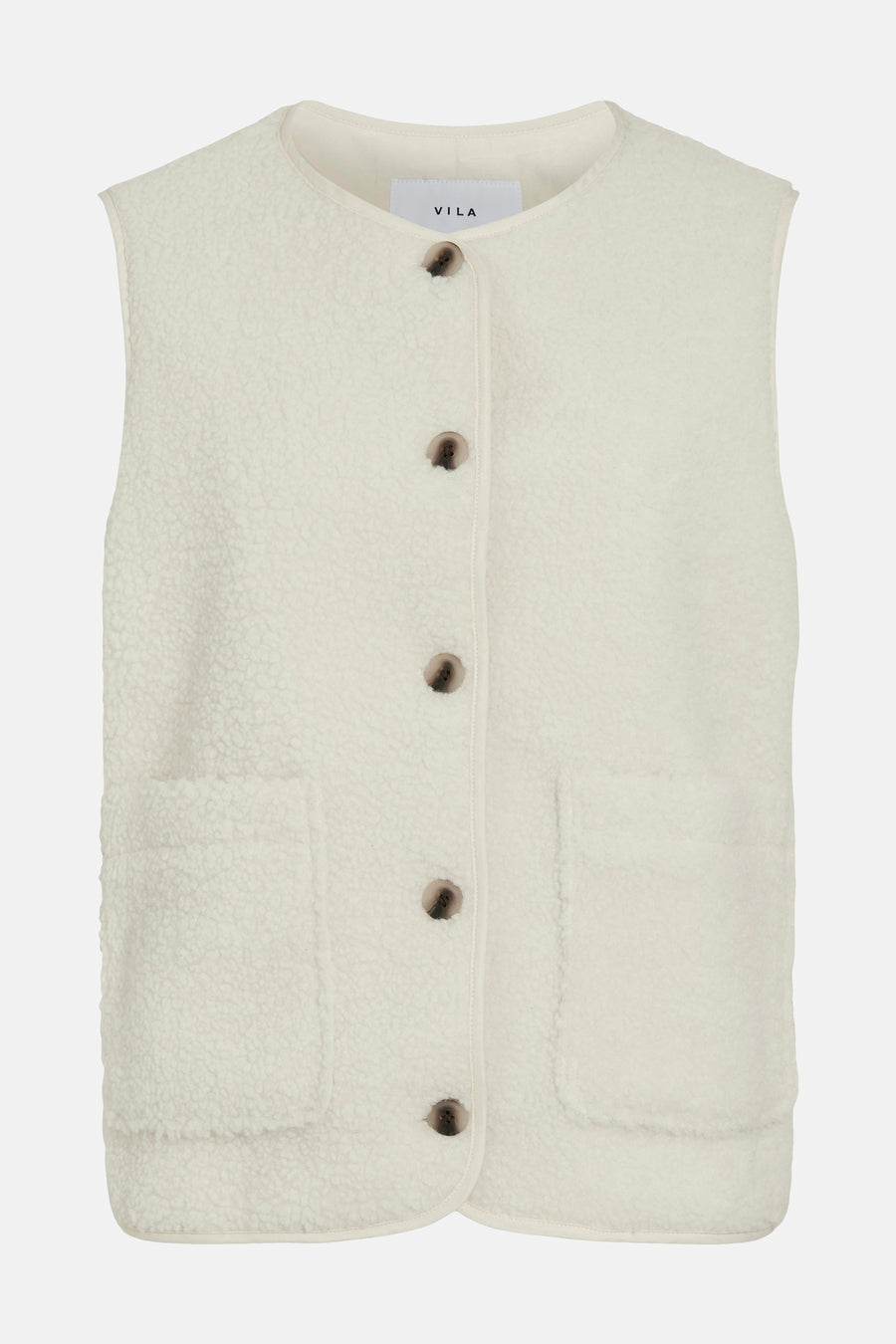 Gilet écru de VILA avec une texture sherpa douce et des boutons marron.
