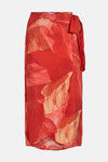 Rode rok met abstract patroon van VILA®, wikkelmodel met strikceintuur aan de zijkant.