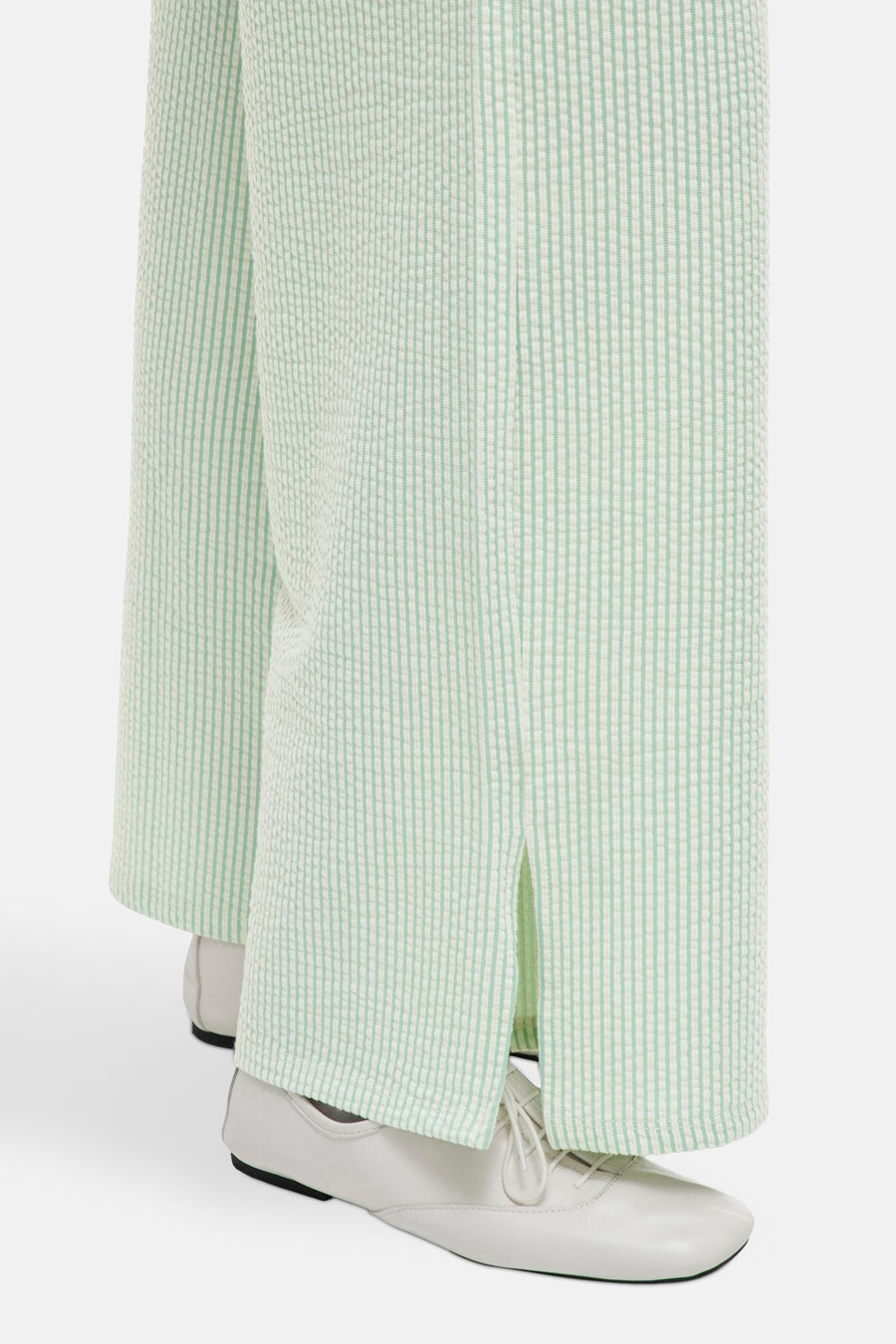 Groene gestreepte katoenen broek van VILA®, met een wafeltextuur en een split aan de zoom.