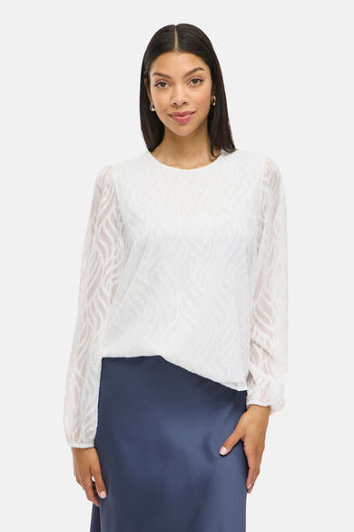 Wit blouse met lange mouwen van VILA®, met golvend textuurpatroon en blauwe rok.