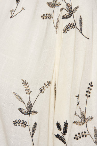 Beige blouse met lange mouwen van VILA®, met delicate bloemenborduursels.