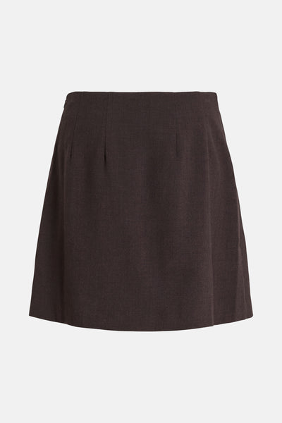 Jupe courte grise de VILA, avec plis discrets et texture légèrement chinée, sur fond neutre.
