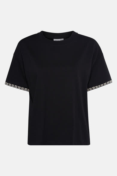 T-shirt noir à manches courtes de VILA avec détails rayés décoratifs aux manches.