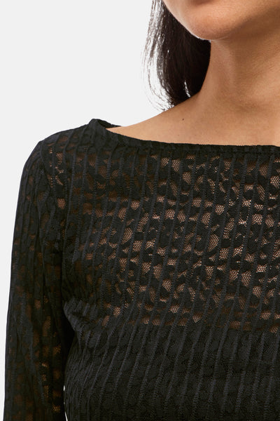 Zwarte T-shirt met lange mouwen van VILA®, in open gebreide stof met geometrisch patroon.