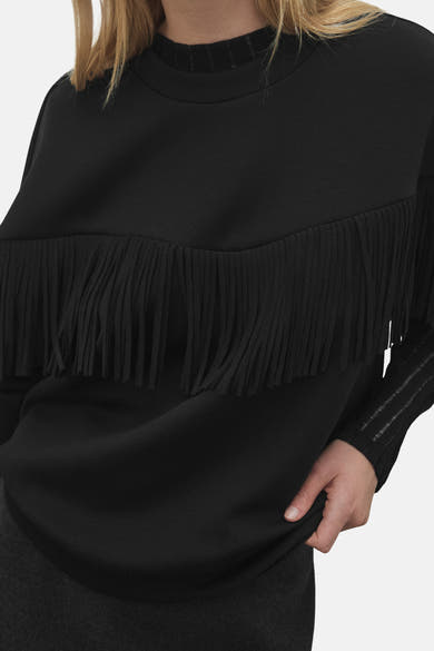 Zwarte ronde hals sweatshirt van VILA® met decoratieve franjedetails aan de voorkant.