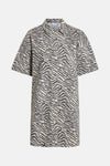 Korte veelkleurige jurk van VILA®, met zebraprint, korte mouwen en een rechte pasvorm.