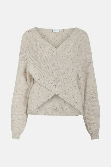 Beige gebreide trui van VILA®, getextureerd met bruine spikkels, lange mouwen en een relaxte pasvorm.
