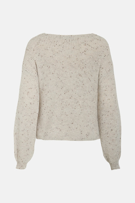 Pull beige en tricot de VILA®, texturé avec des mouchetures marron, manches longues et coupe décontractée.