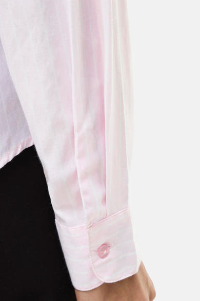 Chemise à manches longues rose rayée de VILA®, avec bouton sur la manchette et une texture douce.