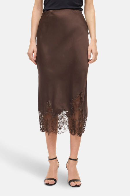 Jupe midi marron en satin par VILA®, avec bordure en dentelle florale sur l'ourlet.