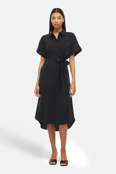 Robe noire boutonnée de VILA, avec une ceinture nouée, des manches courtes à revers et une coupe midi asymétrique.