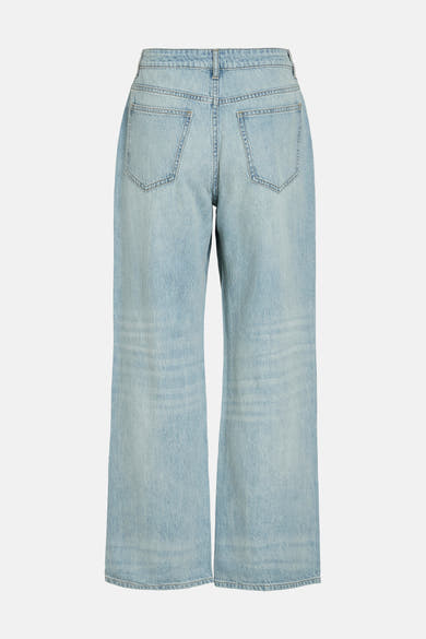 Wijde jeans in lichtblauw denim van VILA, met achterzakken en een relaxte pasvorm.