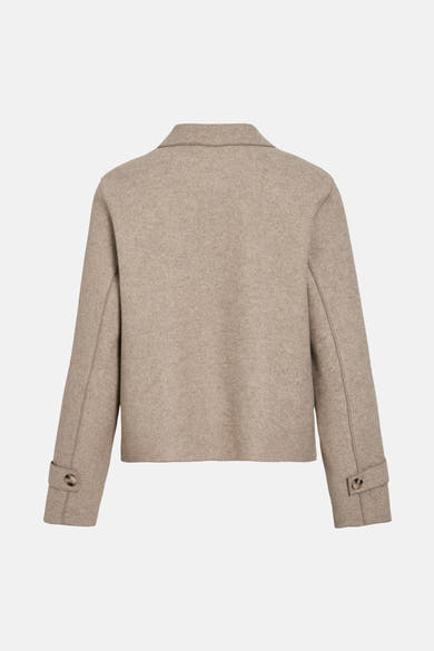 Veste courte beige de VILA®, avec col tailleur et boutons décoratifs aux manches.