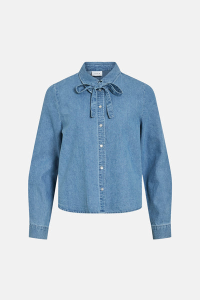 Lichtblauwe spijkerblouse van VILA, met een strikkraag en knoopsluiting.