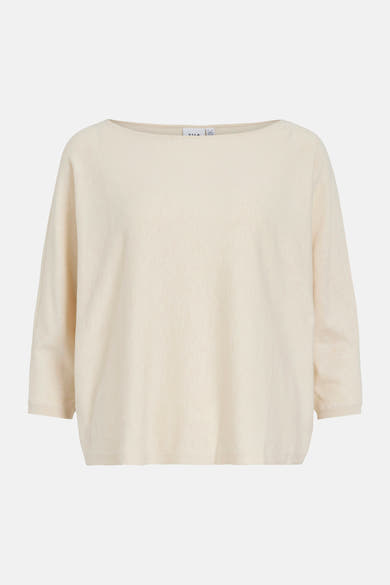 Pull à col rond beige de VILA, en maille fine, avec des manches trois-quarts.