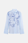 Chemise à manches longues bleue à rayures par VILA, ornée d'un motif floral bleu.