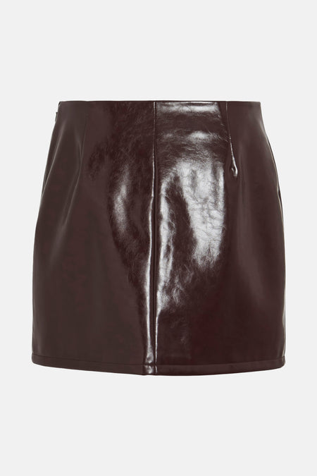 Bordeaux minirokje van imitatieleer van VILA®, met een glanzende textuur.