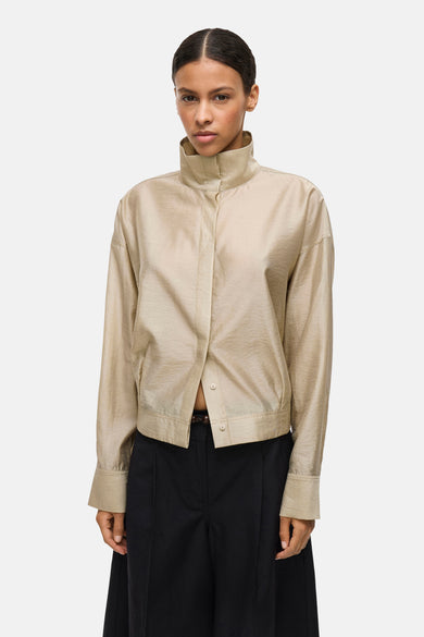 Beige overhemd met lange mouwen van ROUGE EDIT, met een opstaande kraag en lange mouwen.