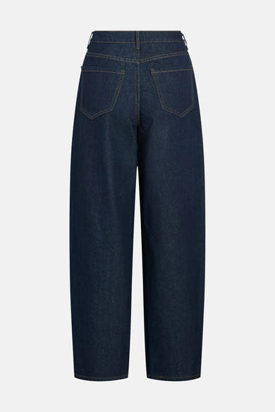 Wijde spijkerbroek in donkerblauw denim van VILA, achterkant met zakken en contrasterende stiksels.