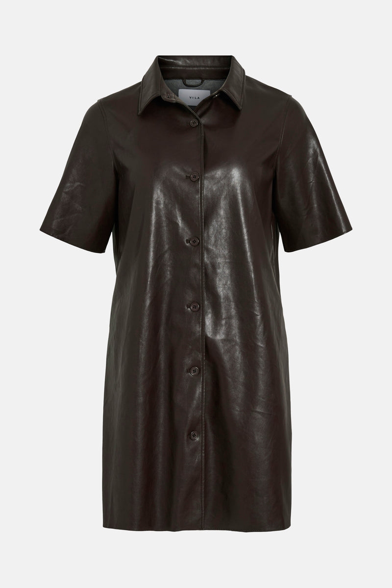 Bruine korte mouw rok van VILA®, rugweergave, met een lederachtige textuur en een shirtkraag.