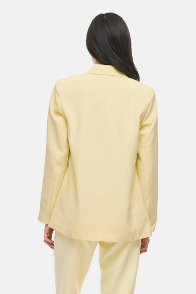 Blazer jaune par VILA®, uni, avec une coupe structurée vue de dos.
