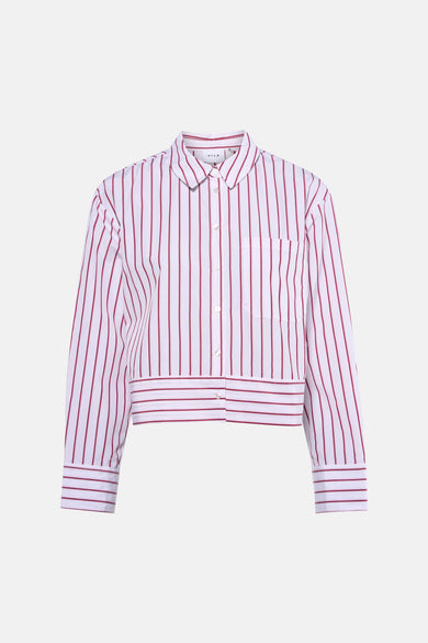 Rood-wit gestreept overhemd met lange mouwen van VILA®, gedragen met een wijde blauwe spijkerbroek en witte sneakers.