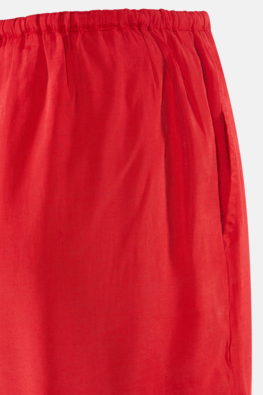 Korte oranje short van VILA® met elastische tailleband, zijzak en licht geplooide stof.