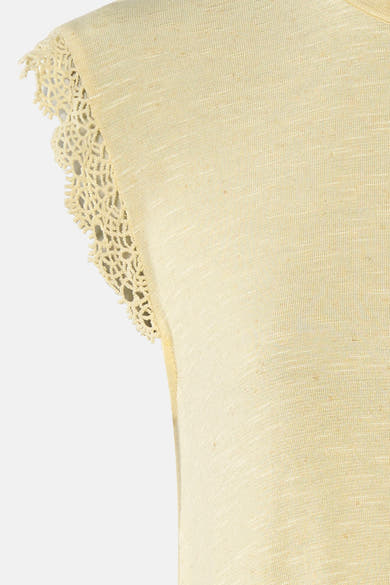 Top sans manches jaune de VILA® en tissu texturé avec bordure en crochet sur l'épaule.