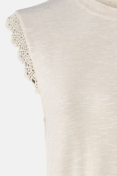 Beige mouwloze top van VILA® in getextureerde stof met gehaakte rand op de schouder.