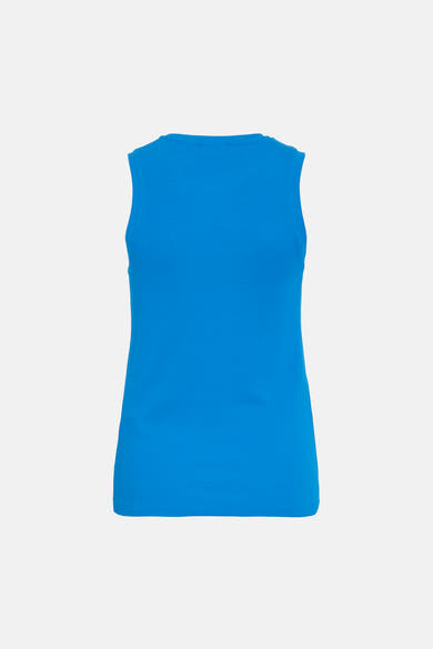 Top sans manches bleu de ROUGE EDIT, en maille côtelée, sur fond blanc.
