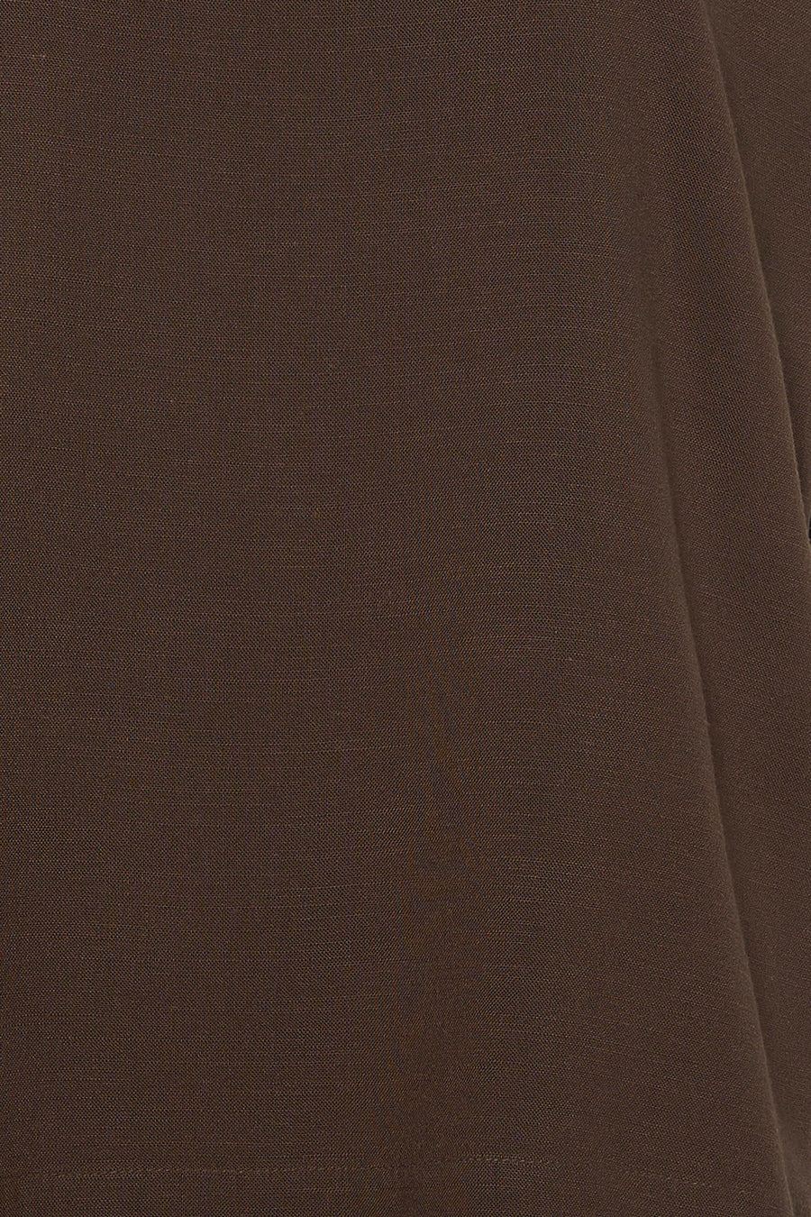 Top brun de VILA® en tissu tissé avec de légers plis.