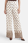Pantalon large écru de VILA®, avec motifs marron et bordures brodées.