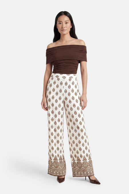 Pantalon multicolore de VILA® crème à motifs goutte d'eau marron et bordure ornée.