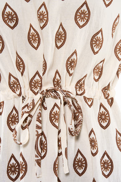 Robe beige à motifs gouttelettes marron de VILA®, en tissu léger, froncée à la taille avec un cordon noué.