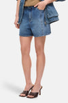 Short en jean bleu moyen de ROUGE EDIT avec grand zip latéral et poches.