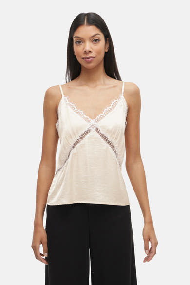 Chemisier écru sans manches de VILA®, orné de dentelle blanche et noire.