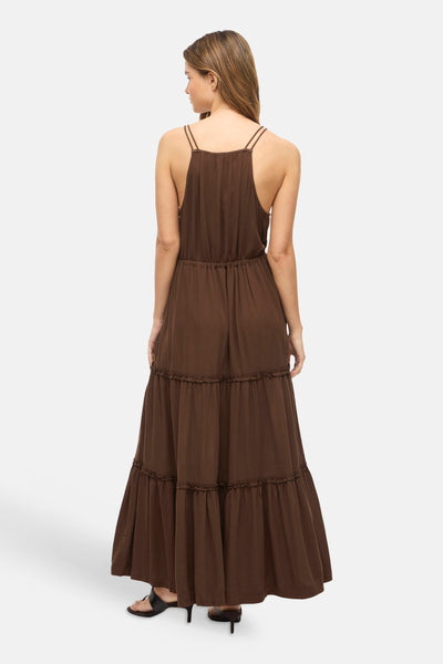 Robe maxi marron de VILA® à fines bretelles, taille élastique et volants étagés, vue de dos.