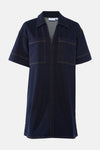 Robe en jean bleu foncé à manches courtes de VILA, avec poches plaquées et coutures apparentes.