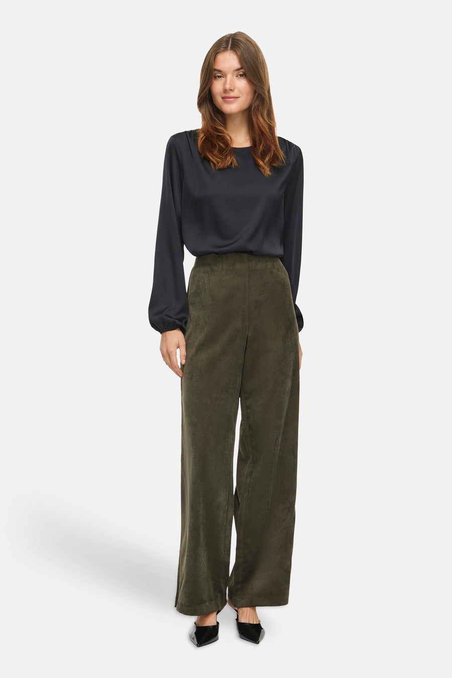 Olive green wide-leg velvet pants by VILA, front view, paired with black blouse and pointed-toe shoes