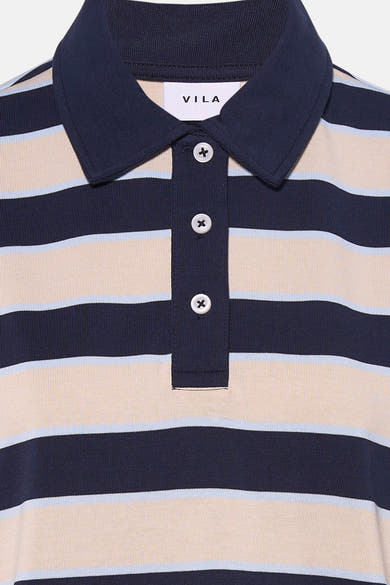 Sweat rayé bleu et beige de VILA, avec un col classique et une patte de boutonnage.